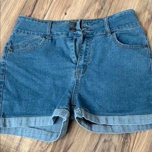 Woman’s jean shorts